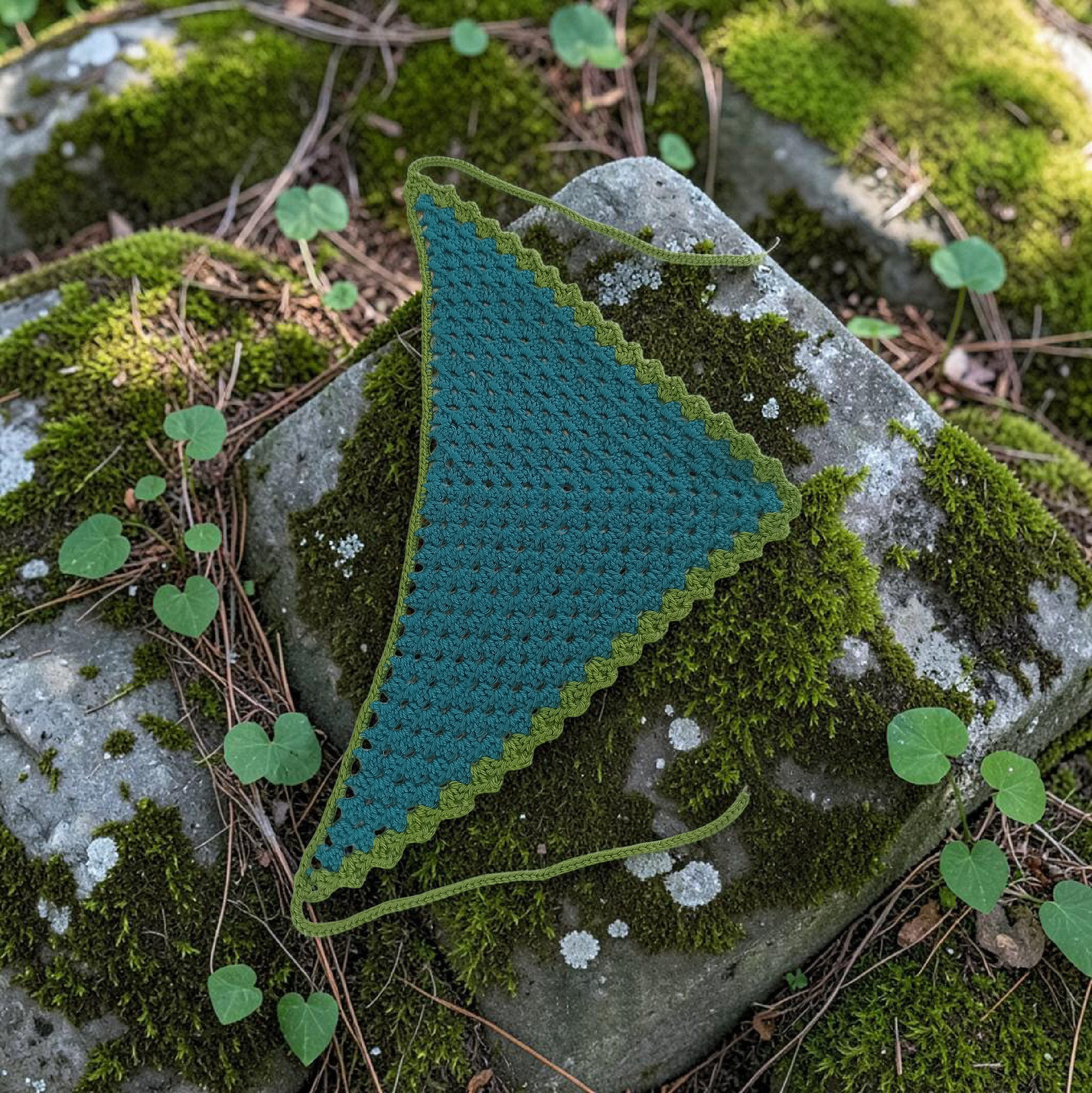 Bandana Triangular a Crochet Mar y Bosque