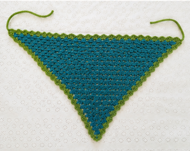 Bandana Triangular a Crochet Mar y Bosque