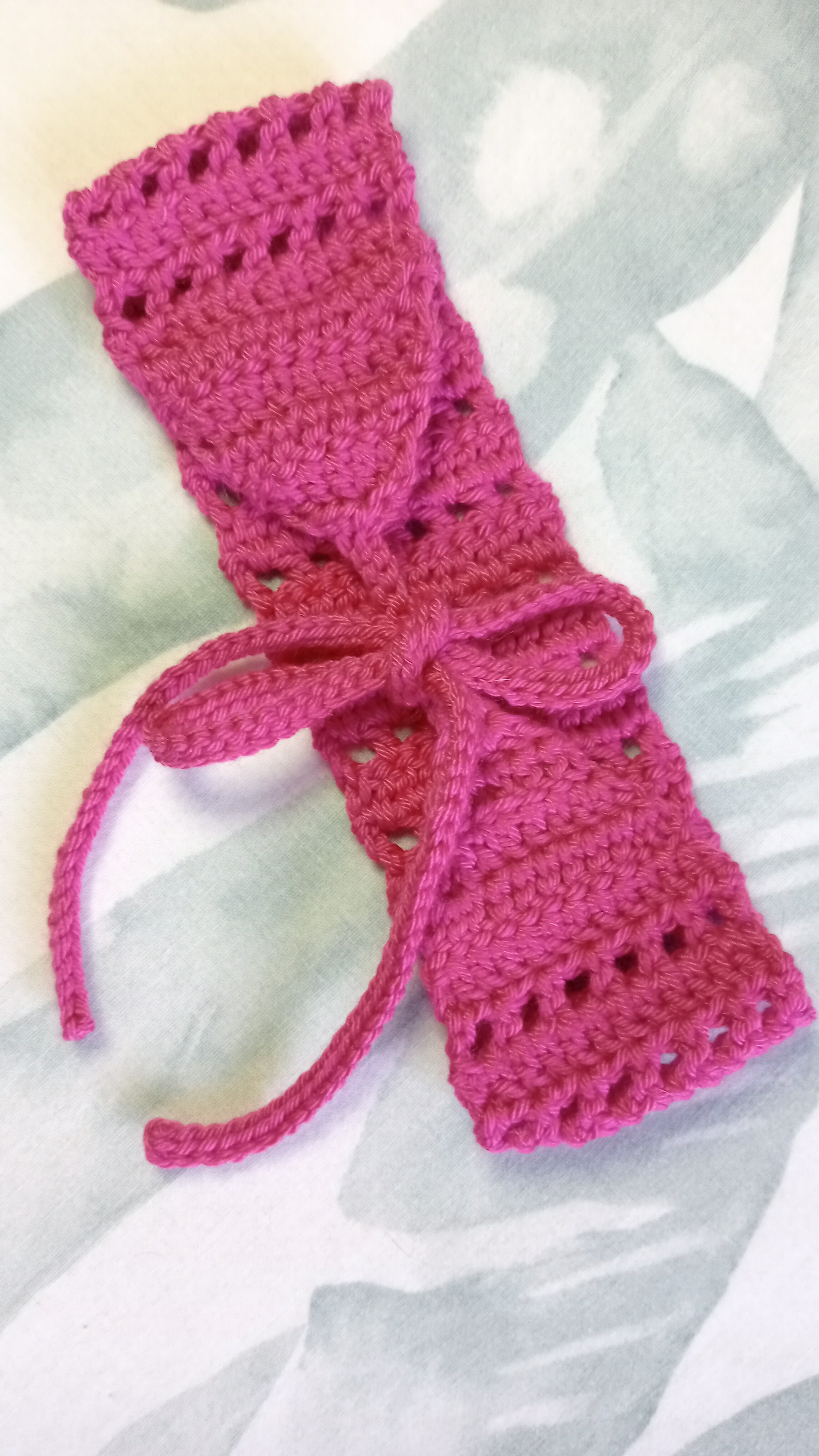 Diadema a crochet con cordón para atar. Cinta para el pelo.