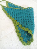 Bandana Triangular a Crochet Mar y Bosque