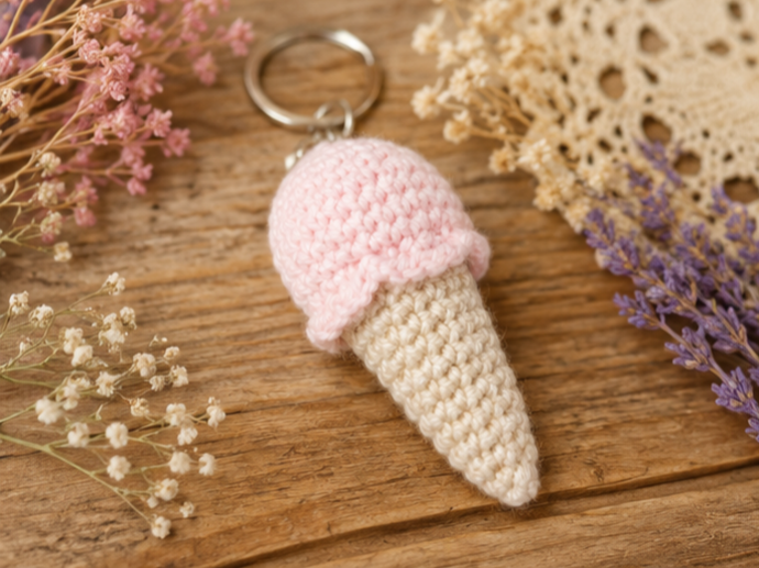 Llavero a Crochet, Colgante Helado de Fresa