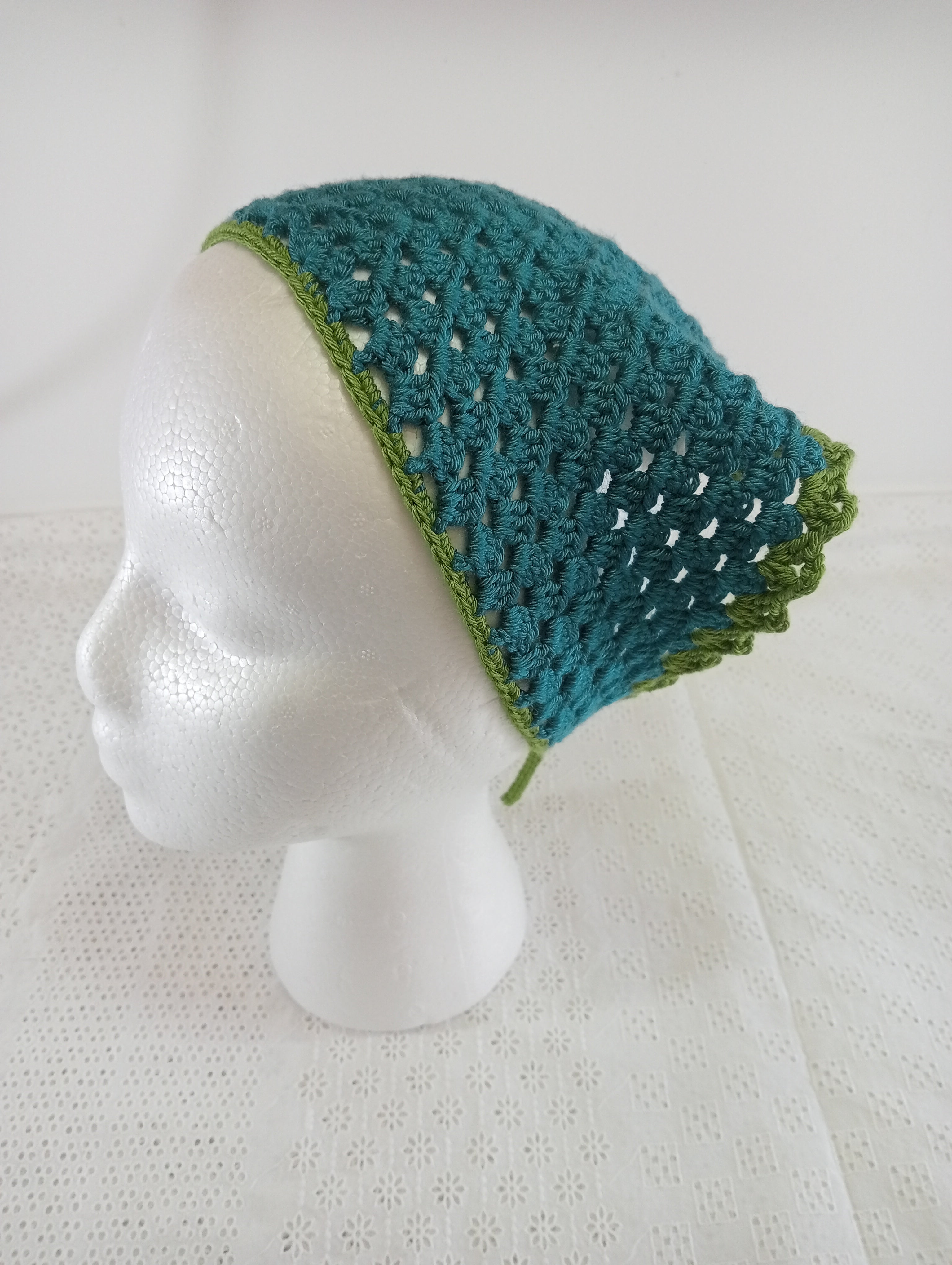 Bandana Triangular a Crochet Mar y Bosque