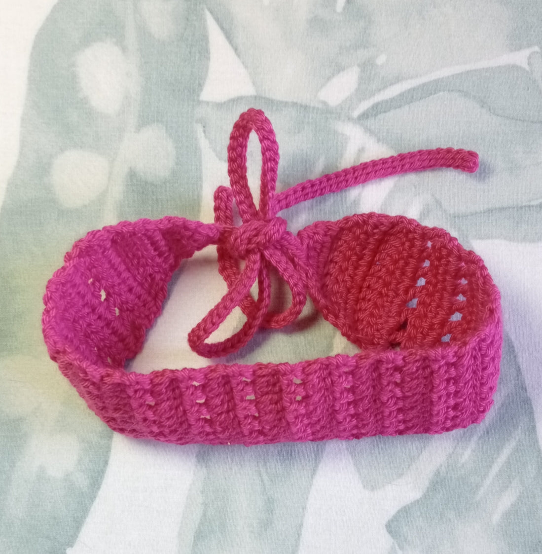 Diadema a crochet con cordón para atar. Cinta para el pelo.