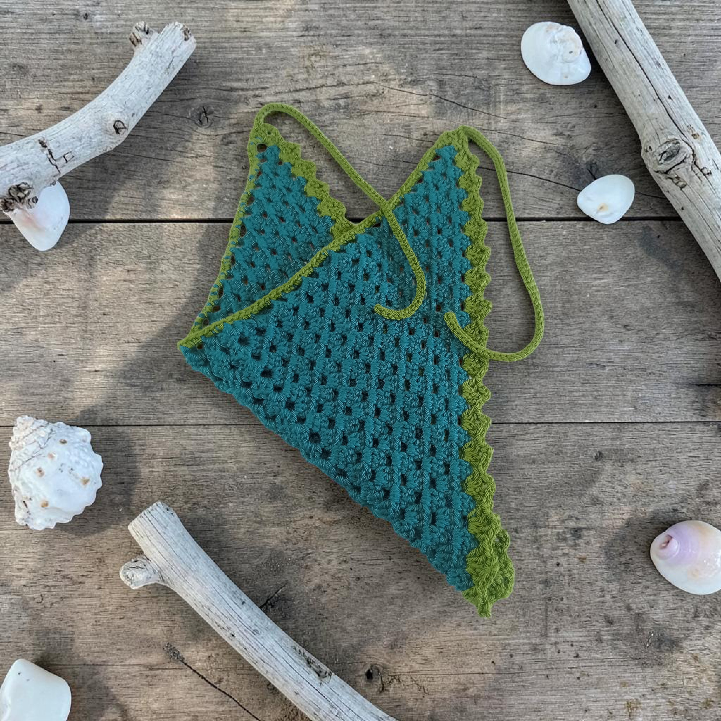 Bandana Triangular a Crochet Mar y Bosque