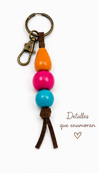 Llavero de madera y antelina. Colgante, bolso de verano. Decoración artesanal.